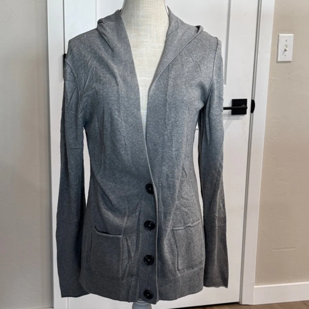 AEO GRAY BUTTON UP CARDIGAN WITH HOODIE - Picture 14 of 15